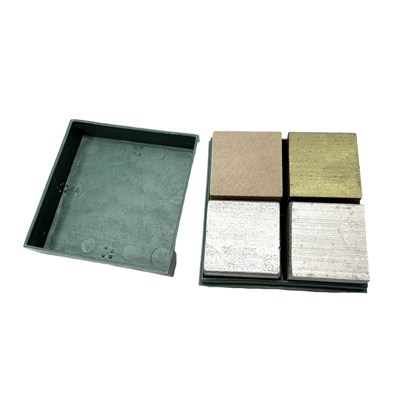 Куб группы плотности (медь, железо, алюминий, древесина) для обучения плотности физики