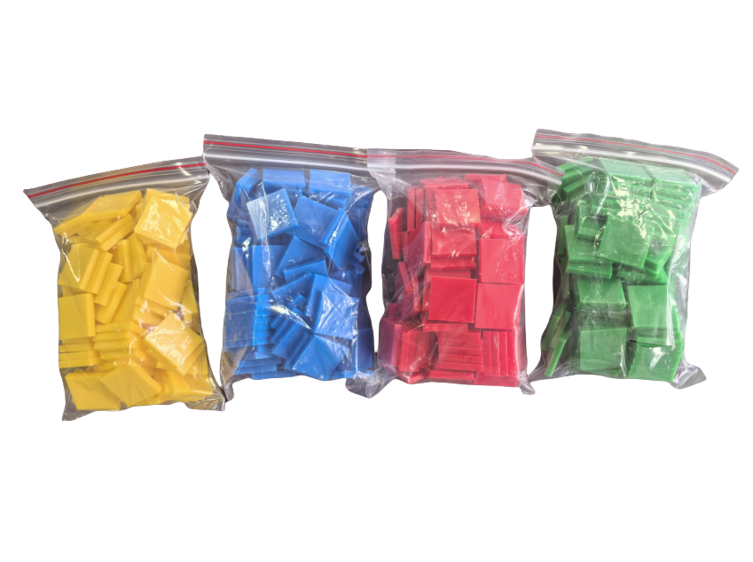 400 пластиковых квадратных кирпичей